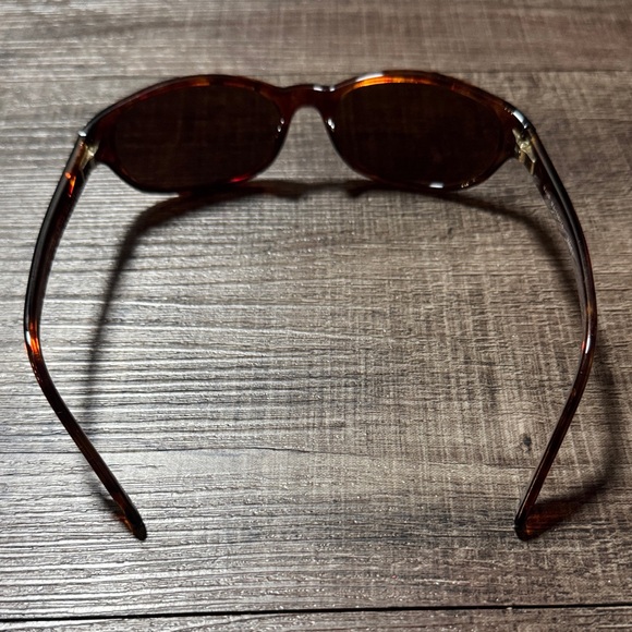 Maui Jim Brown Sunglasses with Case - Picture 3 of 8